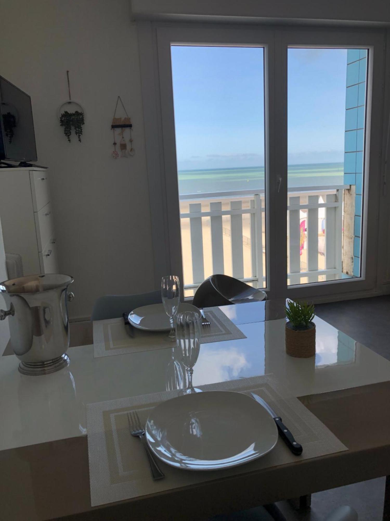 Appartement Sur La Plage De Malo Les Bains Vue Mer Dunkirk Exterior foto